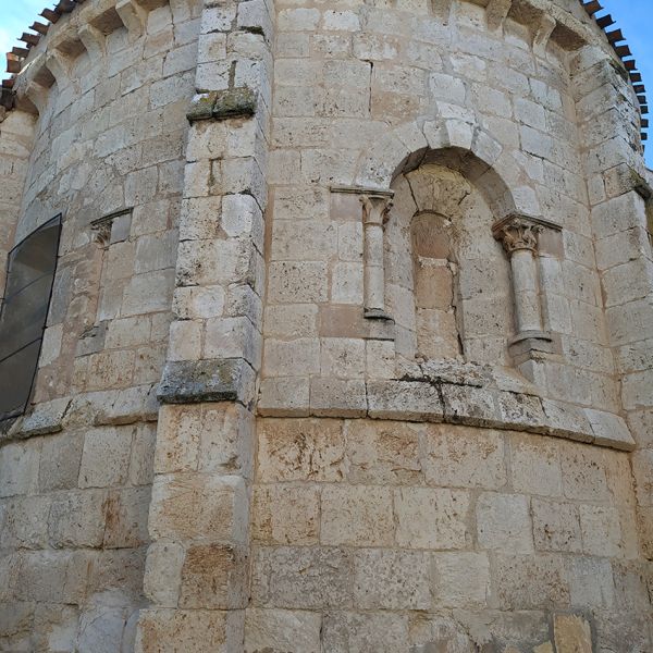 Detalle-del-abside-del-templo-2