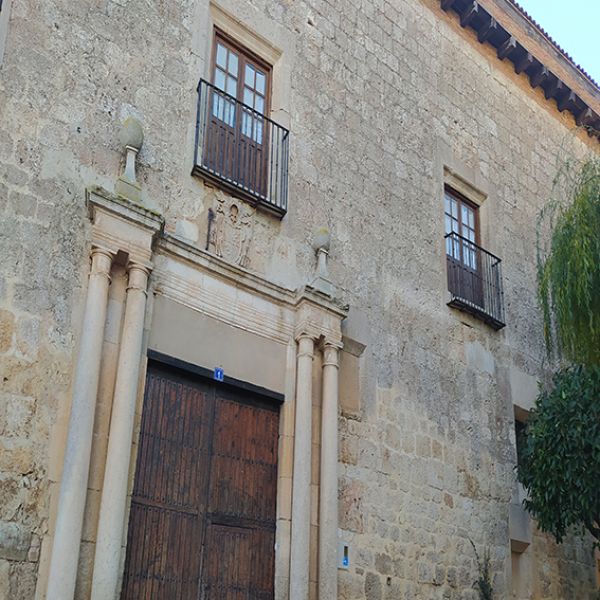 Portada-del-Palacio-Arzobispal